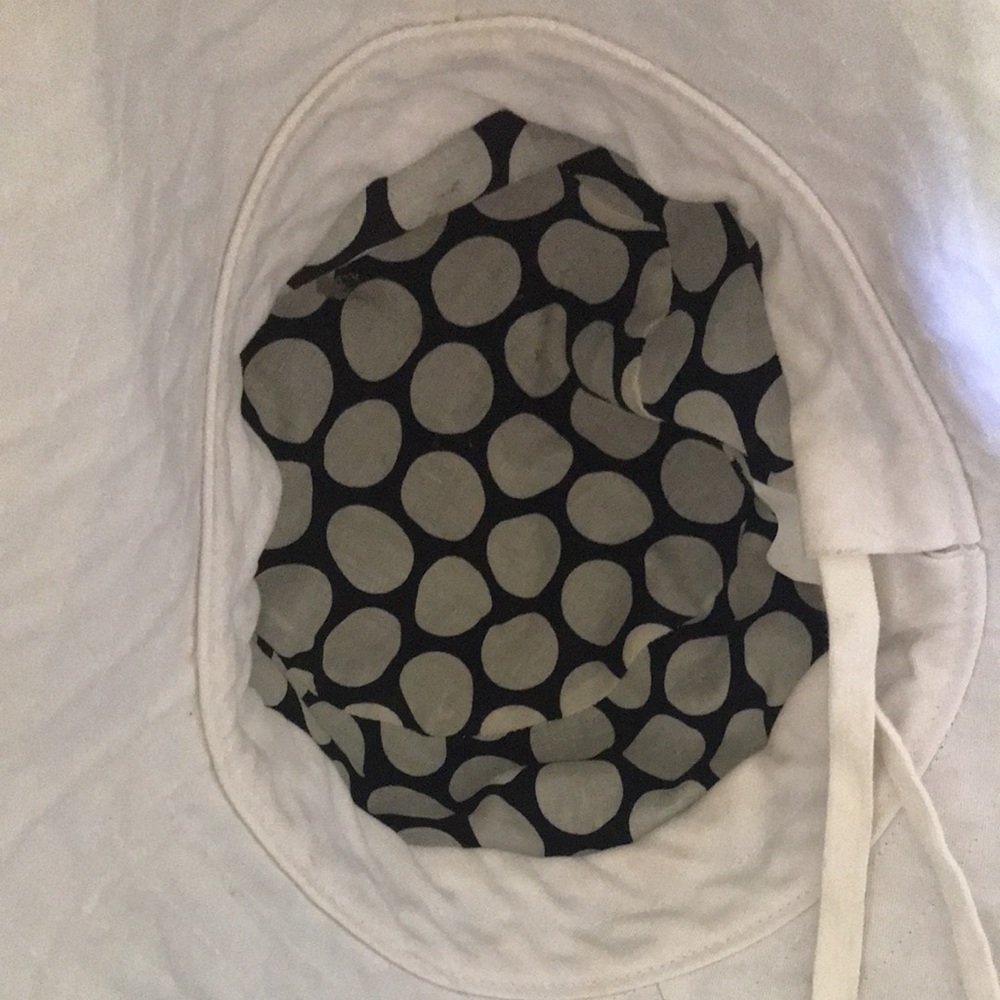 BUCKET HAT BLACK/WHITE EUC! - Picture 4 of 6